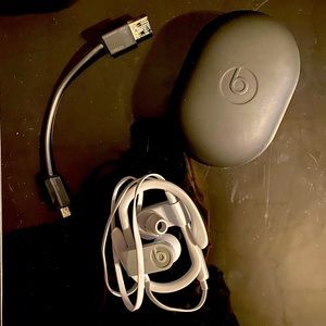 White PowerBeats3
